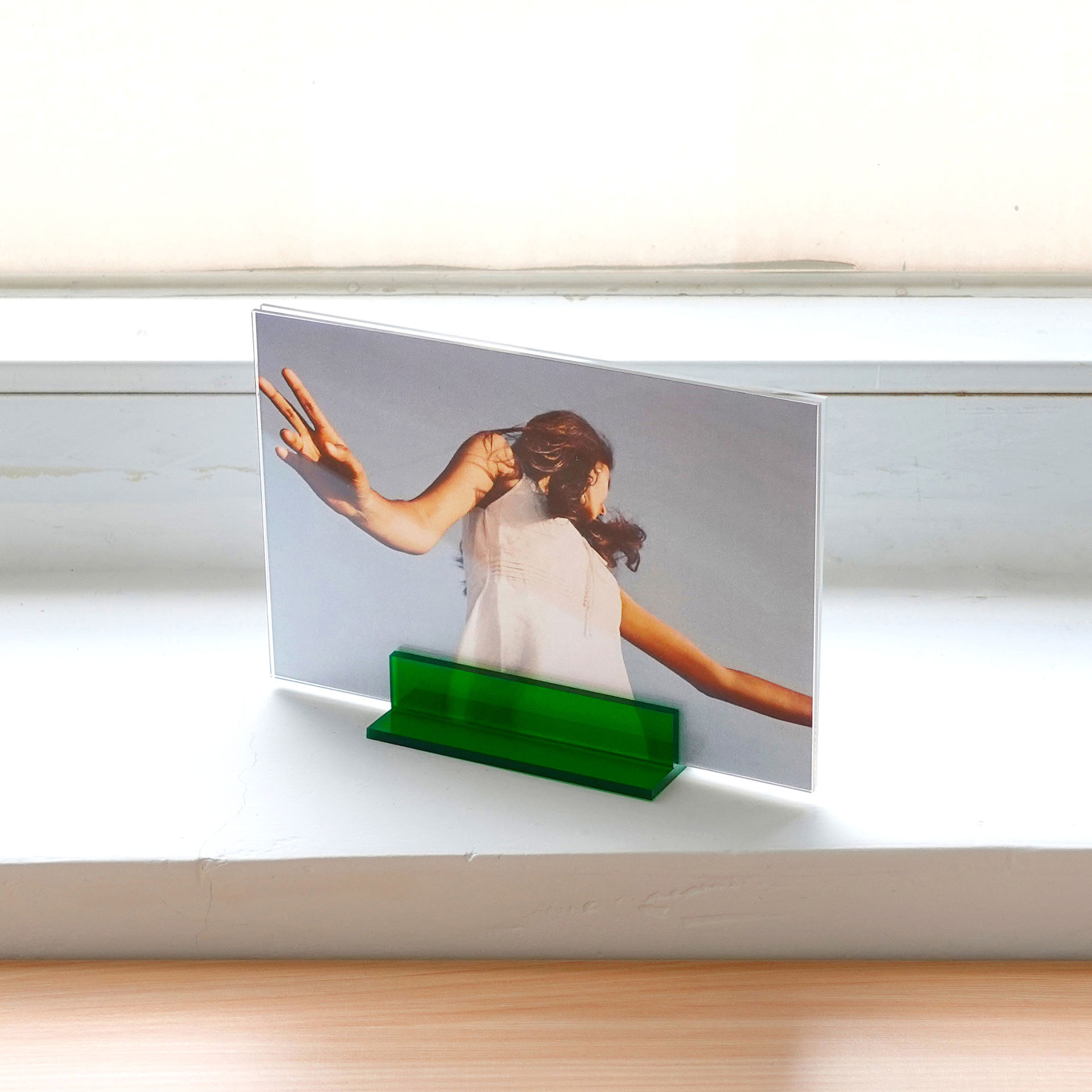 WB-2215 - 4x6” Easy Photo Holder